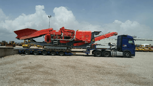 40 tonnás kőtörő gép szállítása Ausztriából